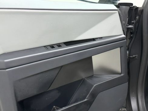Used 2025 Tesla Cybertruck 2WD Crew Cab image 19