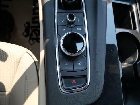 Used 2024 Cadillac Escalade Premium Luxury AWD/4WD image 31