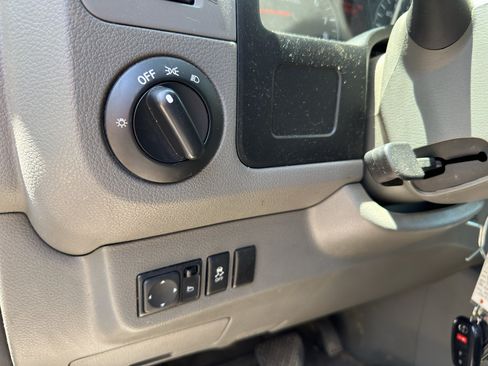 Used 2016 Nissan NV 2500 SV w/ Technology Package RWD image 17