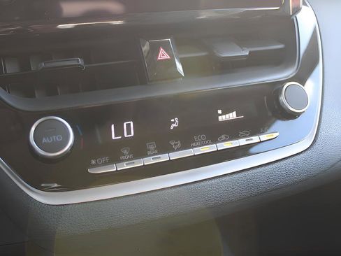 Used 2025 Toyota Corolla LE image 22