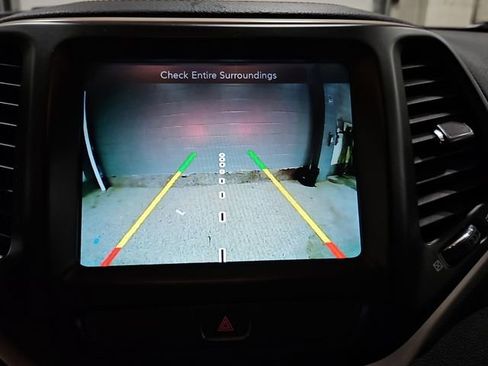 Used 2017 Jeep Cherokee Limited AWD/4WD image 17