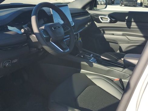 New 2026 Jeep Compass Latitude image 18