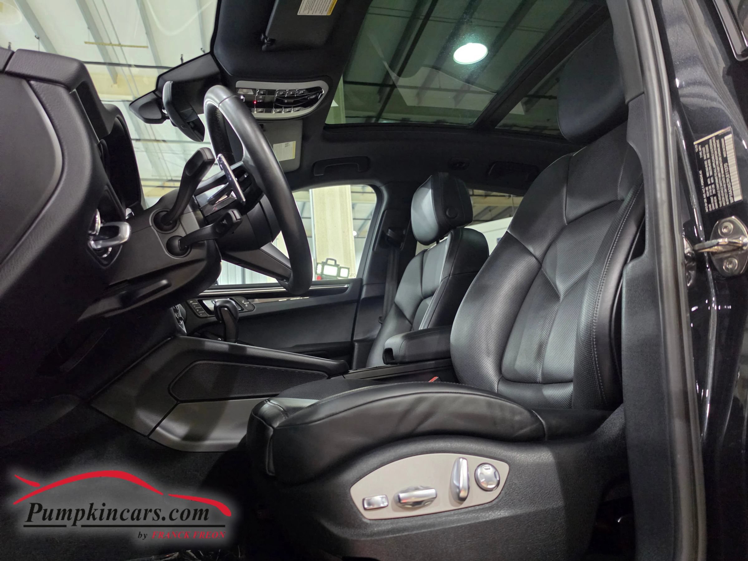 Used 2023 Porsche Macan AWD/4WD image 12