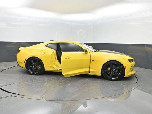 Used 2017 Chevrolet Camaro LT image 32