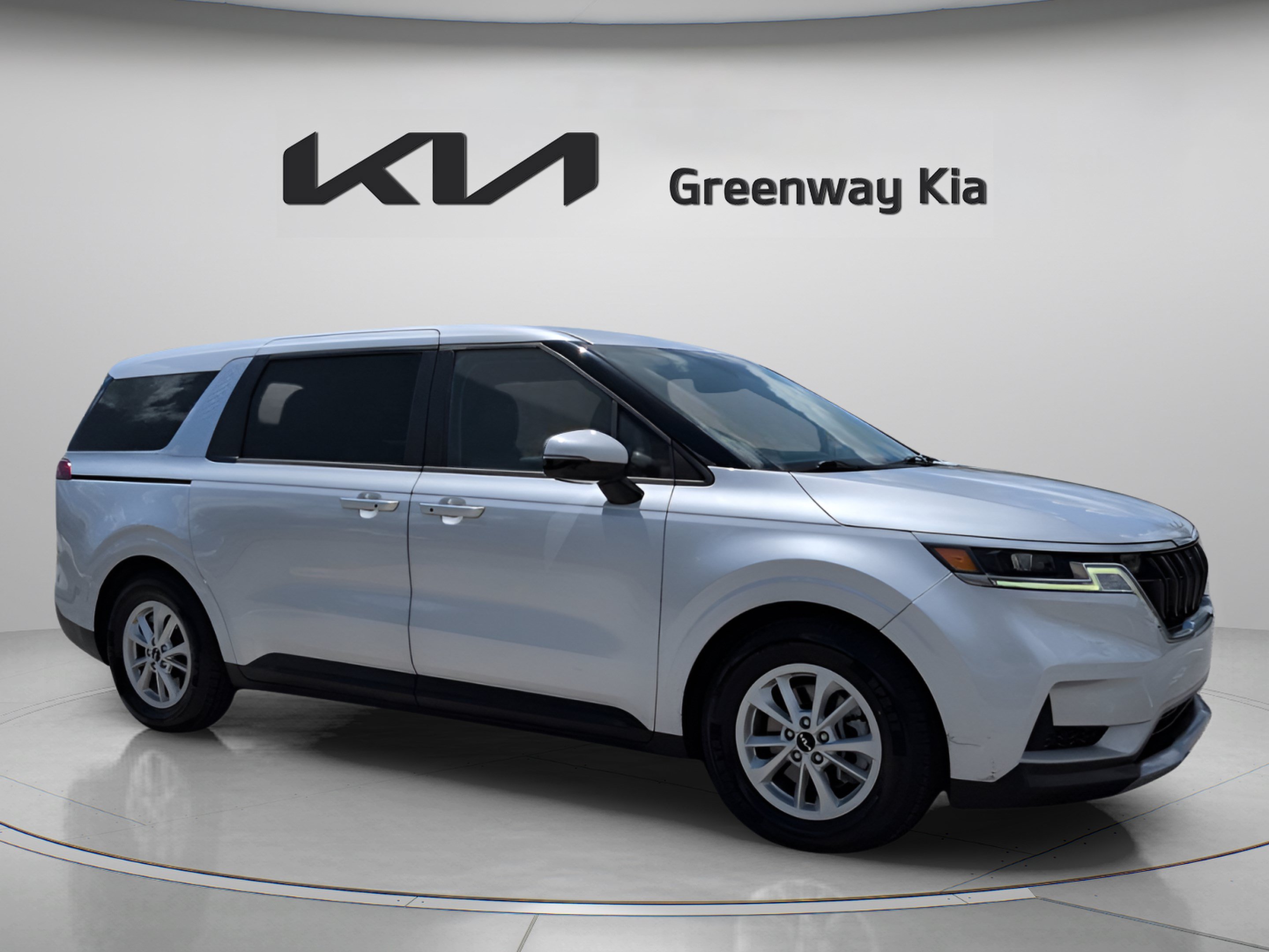 Used 2023 Kia Carnival LX FWD image 3