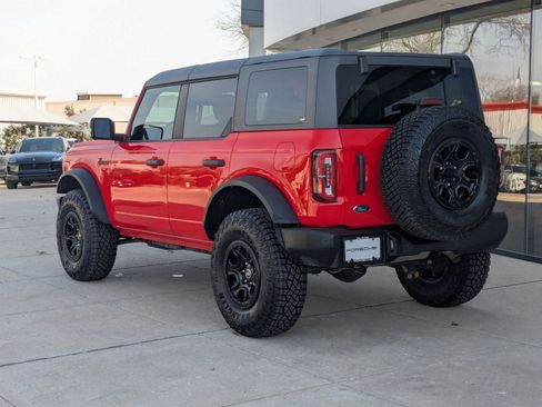 Used 2022 Ford Bronco Wildtrak image 3