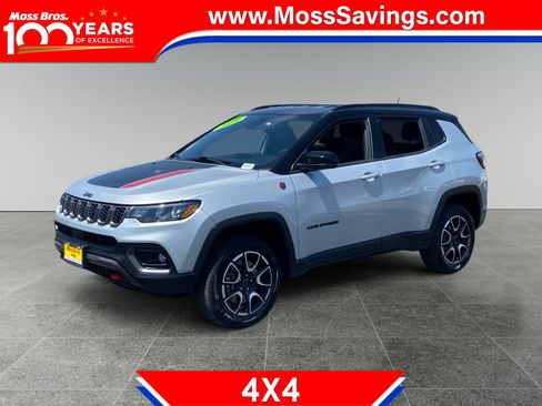 Used 2025 Jeep Compass Trailhawk AWD/4WD image 1