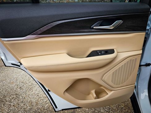 New 2025 Jeep Grand Cherokee Limited image 35