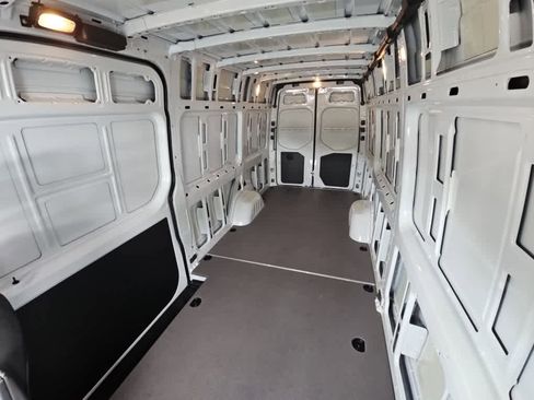 New 2026 Mercedes-Benz Sprinter 2500 image 9
