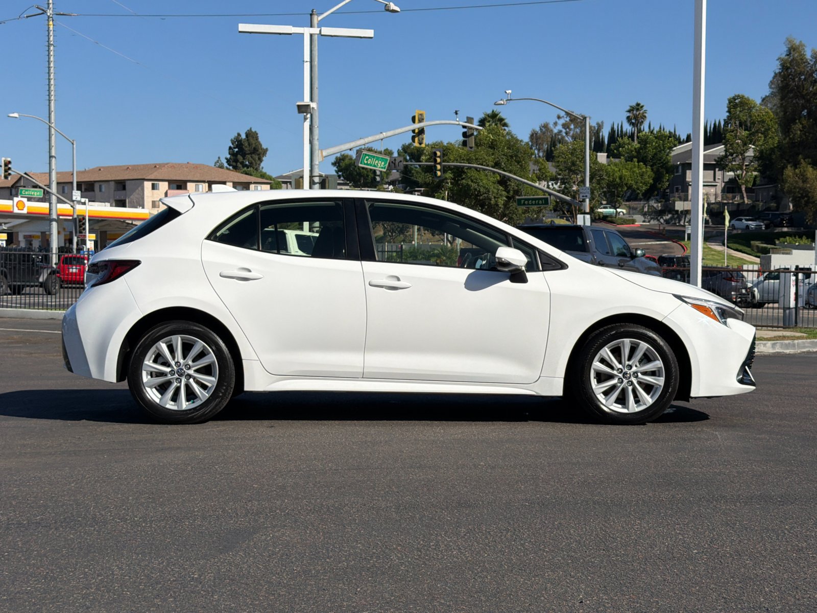 Used 2023 Toyota Corolla SE FWD image 6