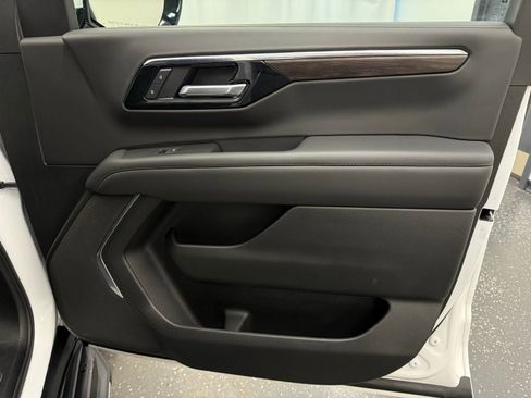 Used 2025 Chevrolet Tahoe LT image 7