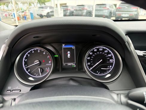 Used 2022 Toyota Camry SE w/ Convenience Package FWD image 23