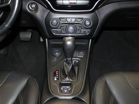 Certified 2020 Jeep Cherokee High Altitude AWD/4WD image 25