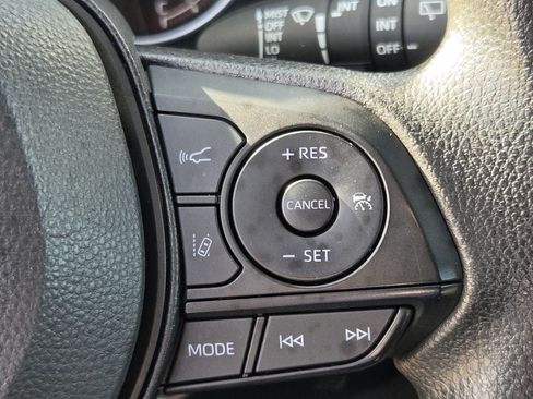 Used 2025 Toyota RAV4 XLE FWD image 23