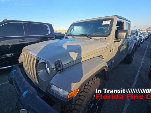 Used 2023 Jeep Gladiator Sport AWD/4WD image 2