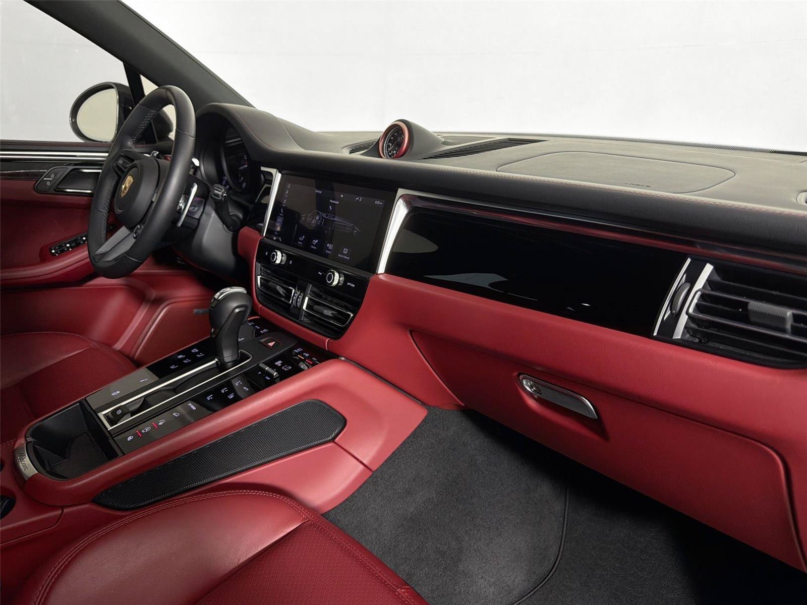 Certified 2024 Porsche Macan Turbo AWD/4WD image 29