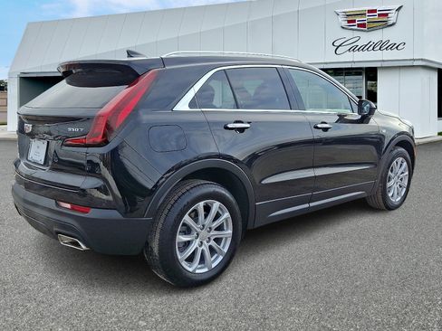 Certified 2023 Cadillac XT4 Luxury w/ Cold Weather Package image 5