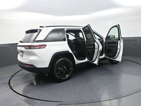 New 2026 Jeep Grand Cherokee Altitude AWD/4WD image 37