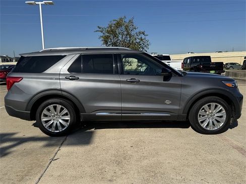 Used 2022 Ford Explorer King Ranch image 3