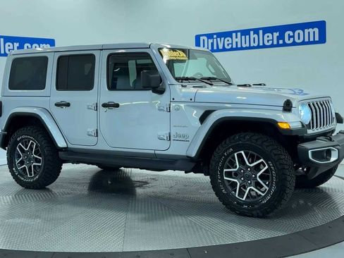 Used 2024 Jeep Wrangler Unlimited Sahara w/ Technology Group AWD/4WD image 9
