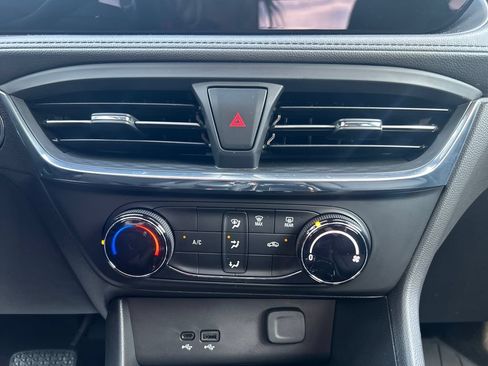 Used 2025 Buick Encore GX Preferred FWD image 19