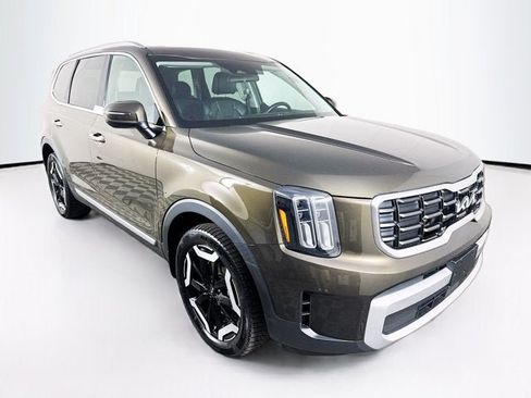 Certified 2024 Kia Telluride S w/ S Sunroof Package AWD/4WD image 3