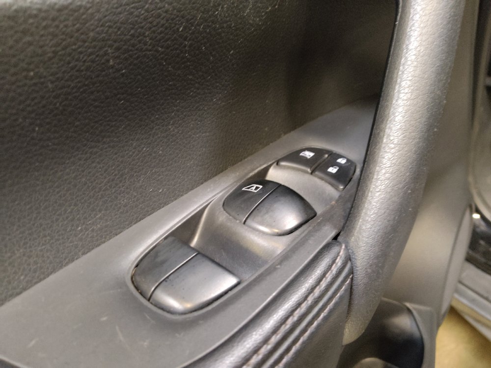 Used 2018 Nissan Rogue SV FWD image 27