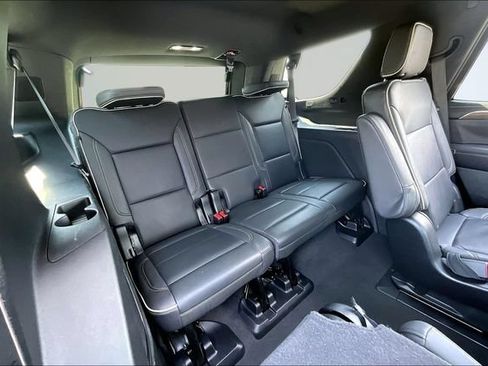 Used 2024 Chevrolet Tahoe Premier AWD/4WD image 25