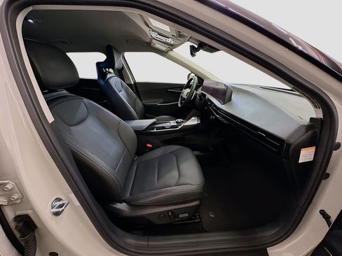 Used 2024 Kia EV6 Wind image 33