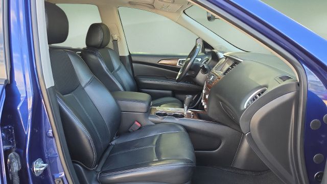 Used 2018 Nissan Pathfinder Platinum FWD image 14
