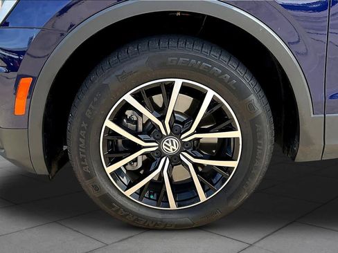 Used 2021 Volkswagen Tiguan SE image 12