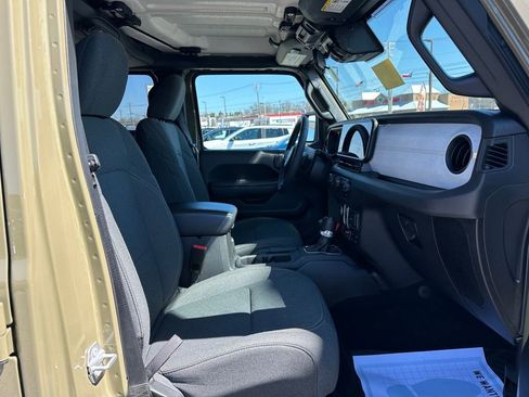 Used 2025 Jeep Wrangler Unlimited Sport AWD/4WD image 15