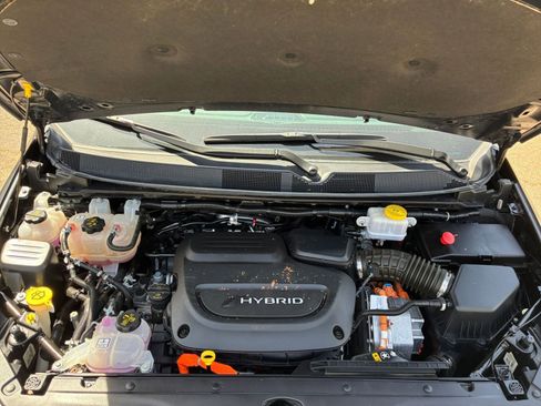 Used 2023 Chrysler Pacifica Touring-L image 35