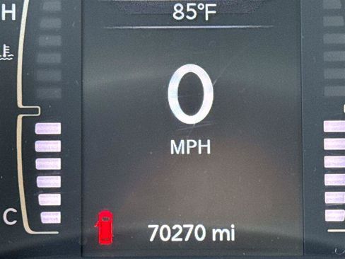 Used 2019 Jeep Cherokee Latitude w/ Cold Weather Group FWD image 24