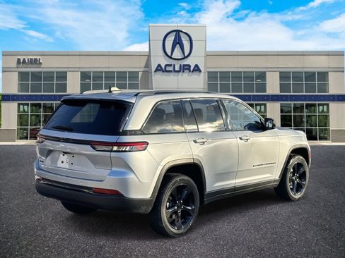 Used 2023 Jeep Grand Cherokee Altitude image 5