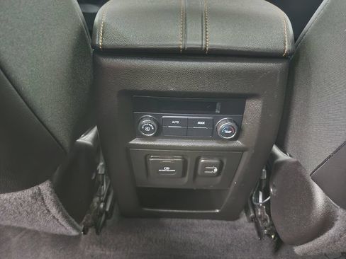 Used 2019 Chevrolet Traverse LT w/ LT Premium Package AWD/4WD image 31