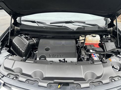 Used 2023 Chevrolet Traverse LT image 37