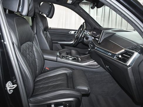 Used 2023 BMW X7 xDrive40i w/ M Sport Package image 69