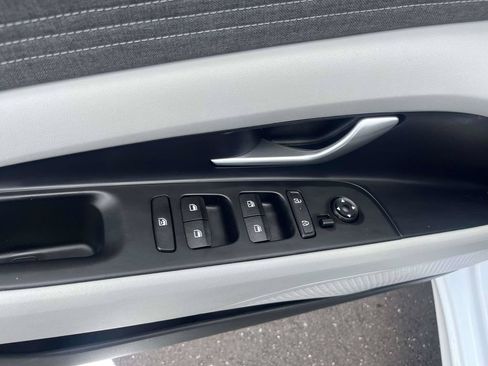 Certified 2024 Hyundai Elantra Limited FWD image 16