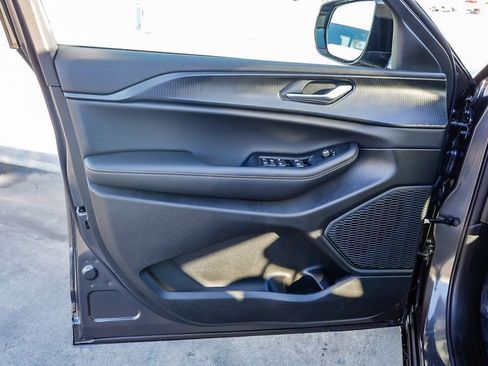 New 2025 Jeep Grand Cherokee Altitude image 22