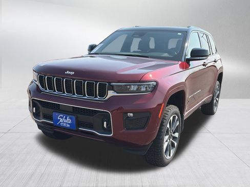 Used 2024 Jeep Grand Cherokee Overland AWD/4WD image 3