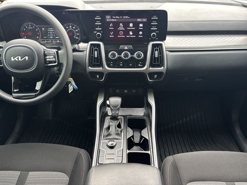Used 2023 Kia Sorento LX FWD image 14