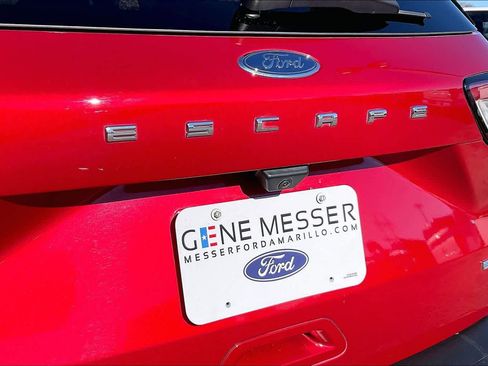 Used 2020 Ford Escape Titanium image 9