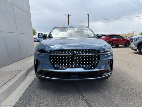 Used 2025 Lincoln Nautilus Premier AWD/4WD image 3