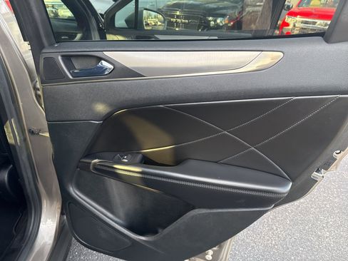 Used 2017 Lincoln MKC Premiere image 13