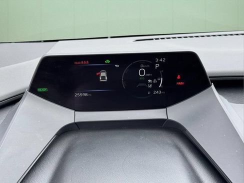 Used 2024 Toyota Prius XLE FWD image 25