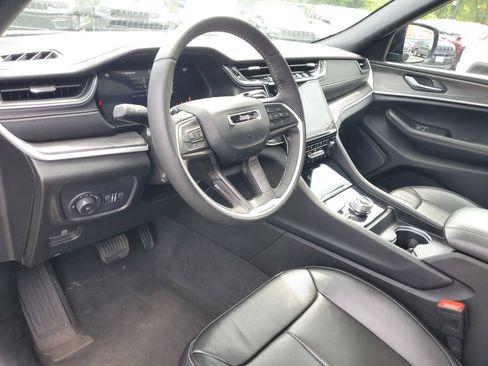 Certified 2024 Jeep Grand Cherokee Limited w/ Luxury Tech Group II AWD/4WD image 17