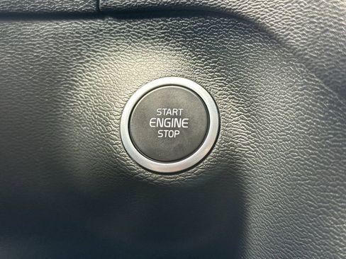 Certified 2025 Volvo XC40 B5 Plus image 22