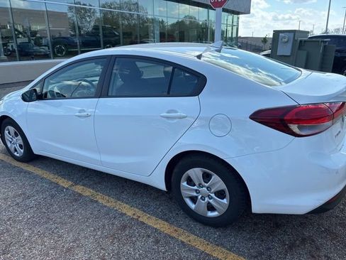 Used 2018 Kia Forte LX FWD image 2