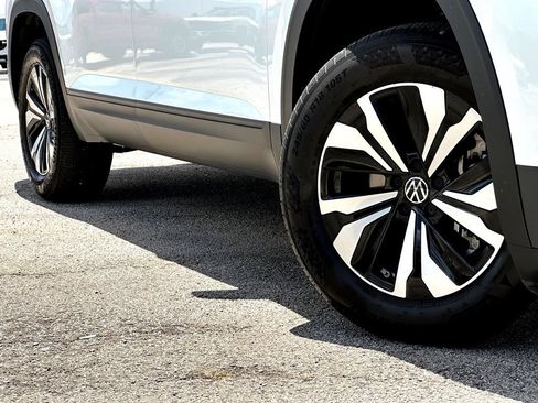 Used 2026 Volkswagen Atlas SE FWD image 2